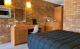 Peter Allen Motor Inn